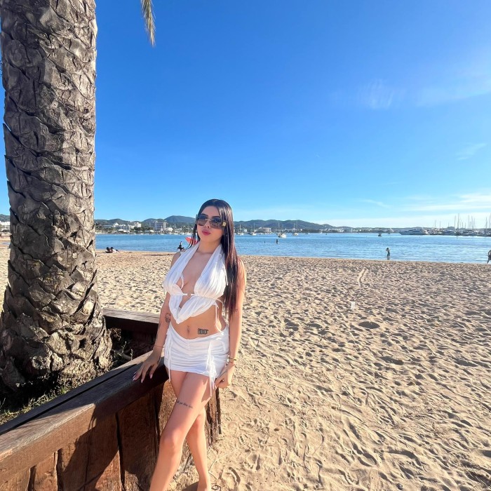 IMPLICADA SENSUAL CACHONDA LUJURIOSA COMPLACIENTE
