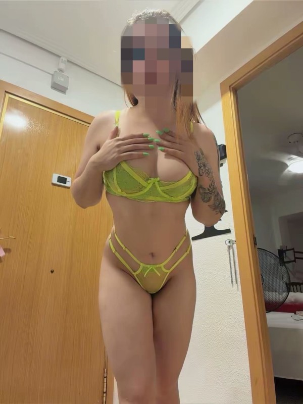 Latina jovencita muy caliente en Puerto De Sagunto