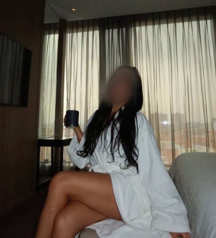 Jovencita Aventurera , implicada y complaciente