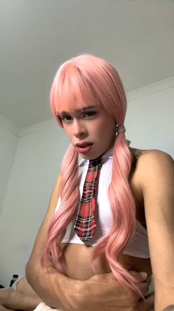 Latina lechera, cachonda solo para ti ven y disfruta