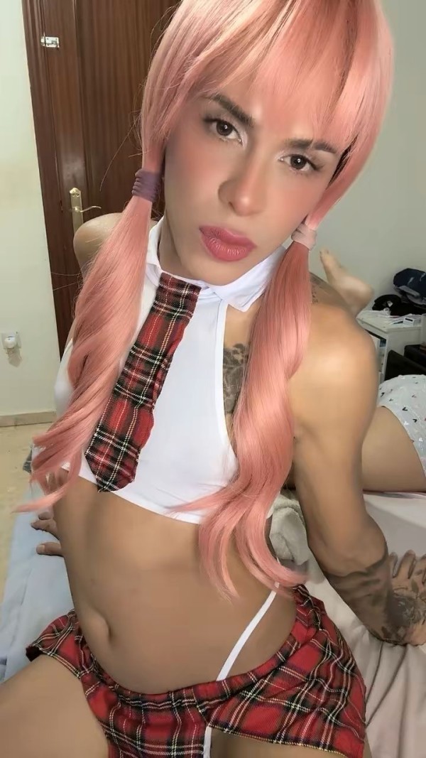 Latina lechera, cachonda solo para ti ven y disfruta
