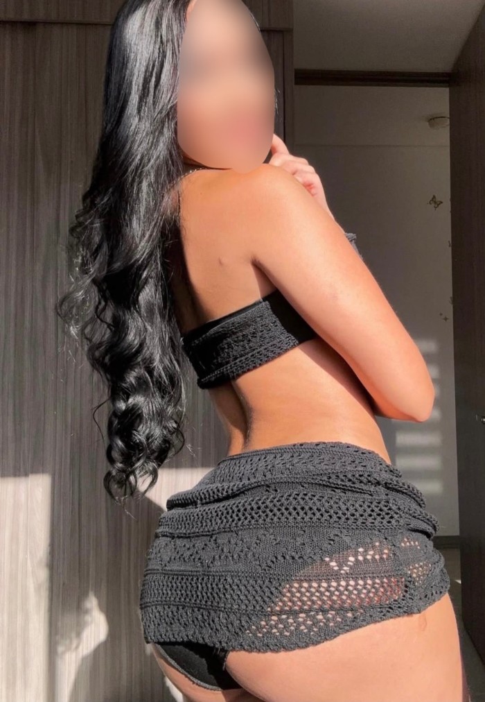 JOVENCITA DELICIOSA FIESTERA EN VECINDARIO BALOS