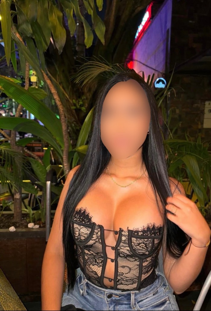 JOVENCITA DELICIOSA FIESTERA EN VECINDARIO BALOS