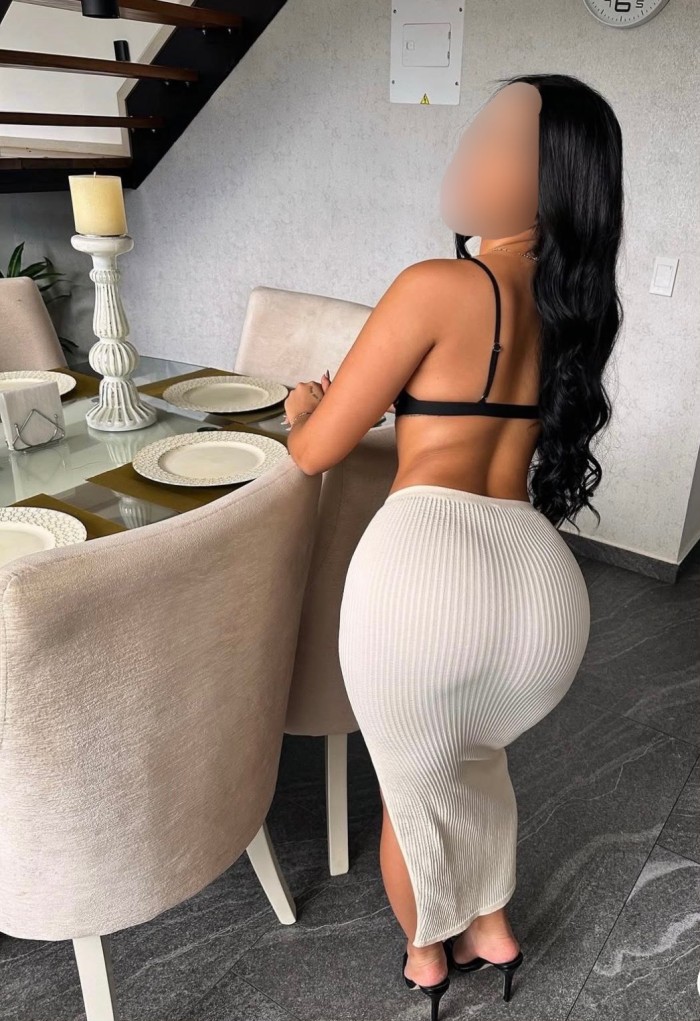 JOVENCITA DELICIOSA FIESTERA EN VECINDARIO BALOS