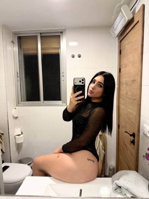 ISABELLA   ANGELICAL PELINEGRA CACHONDA LATINA