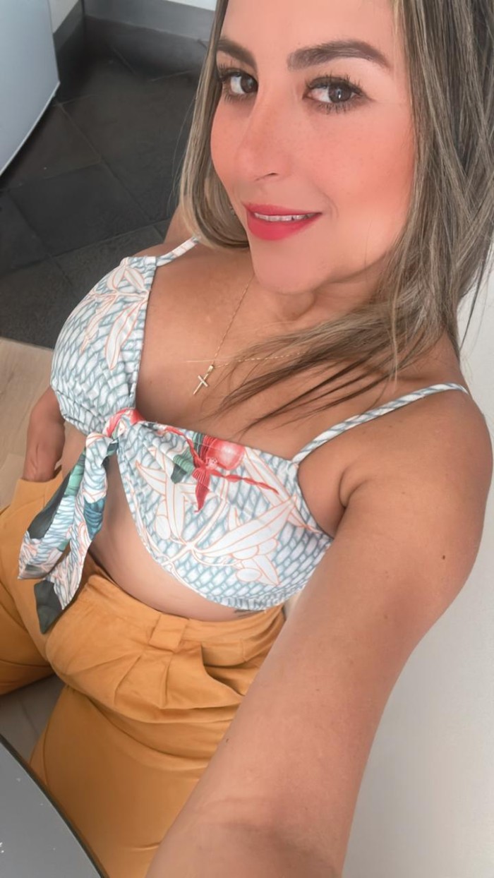 Joven RUBIA de LUJO súper caliente, quiero SEXO!