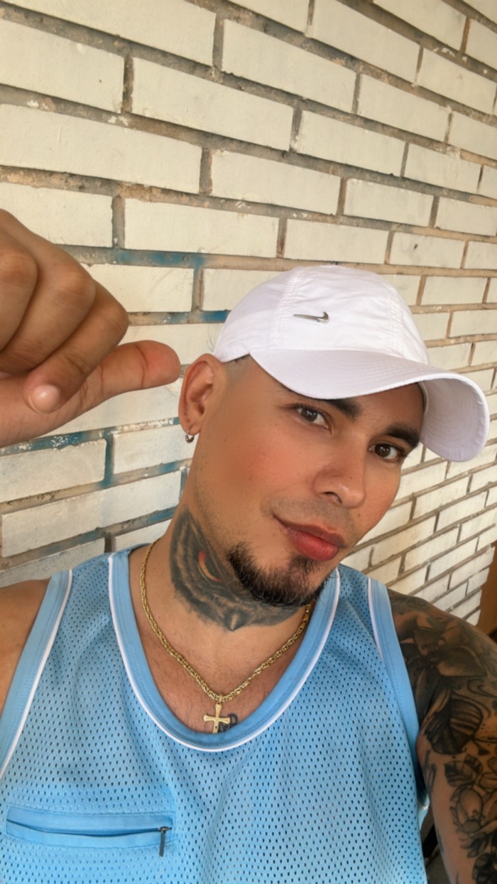 Latino majo cachondo versátil fiestero