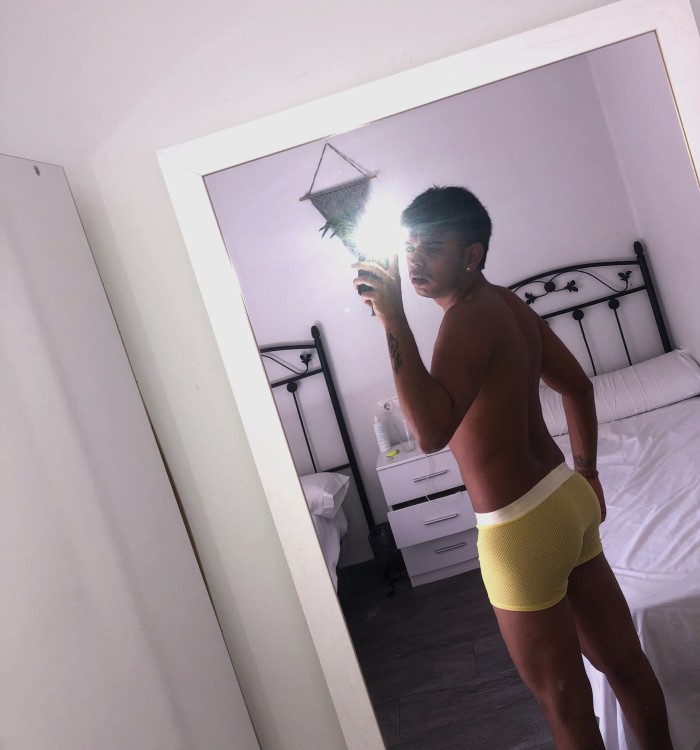 Morenito alto y sexi 20 años Pollon activo