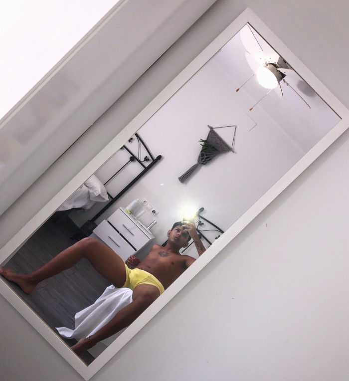 Morenito alto y sexi 20 años Pollon activo