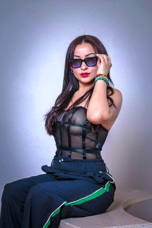 COLOMBIANA TRAVIESA Y GOLOSA