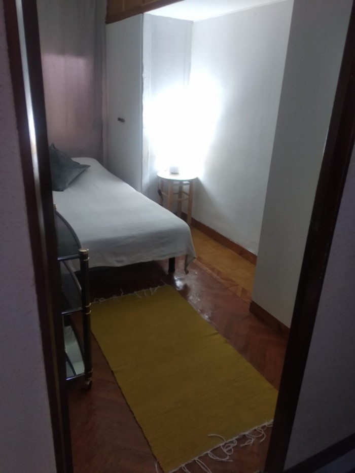 Trabajar a porciento o alquilar habitación compartido