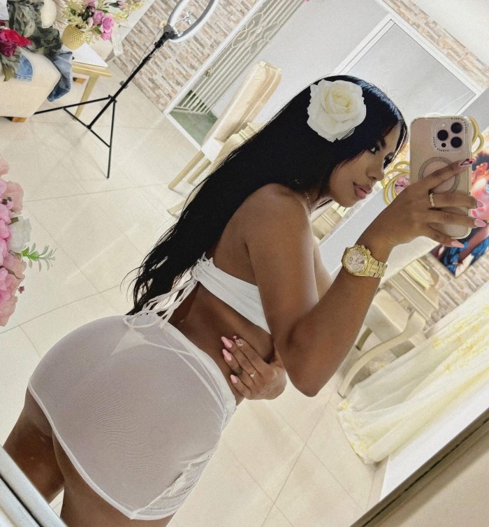 EN MAHON MENORCA DIOSA DEL EROTISMO PLACER A TOPE