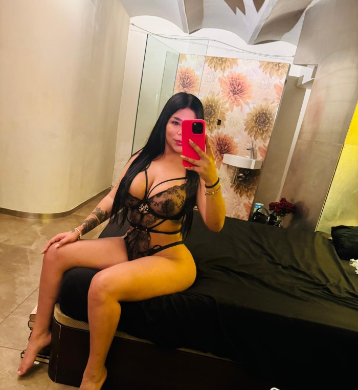 RICO ENSALIVADO DIOSA DEL SEXO A TOPE