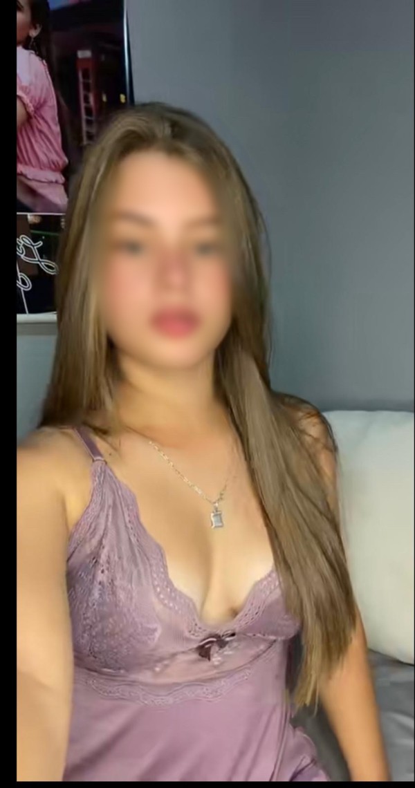 Rubia hermosa nueva en la zona recién llegada