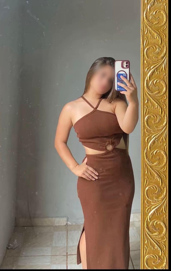 Rubia hermosa nueva en la zona recién llegada