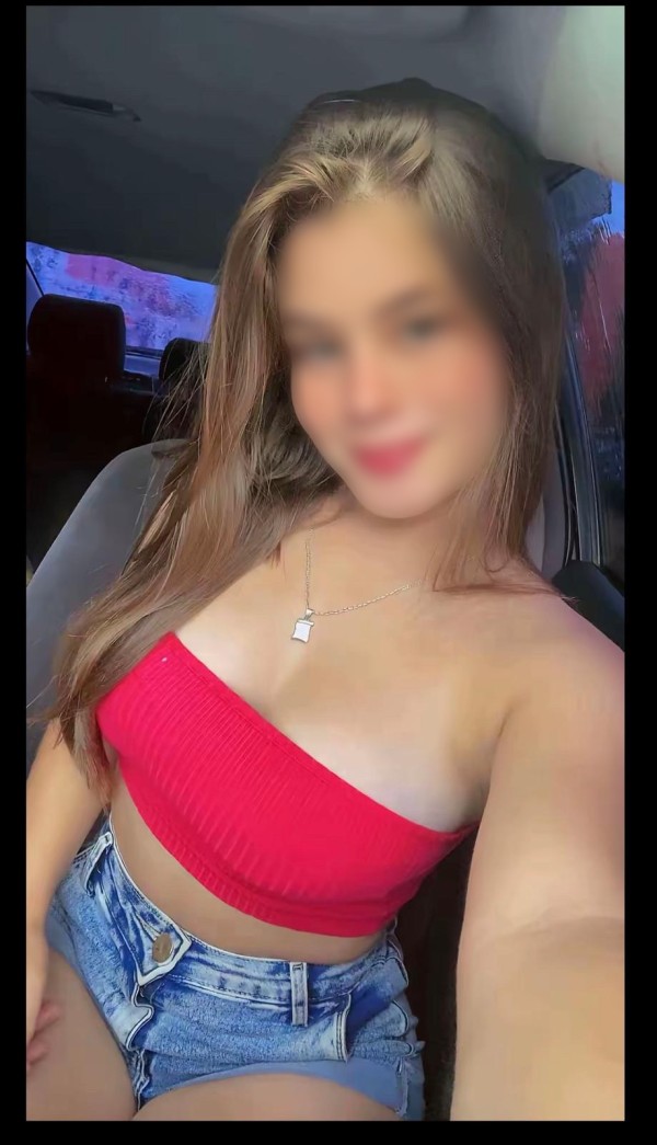 Rubia hermosa nueva en la zona recién llegada