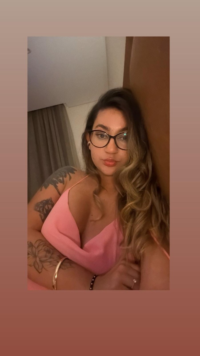 TU NIÑA GUARRA JOVEN RECIÉN LLEGADA AQUÍ EN SALOU
