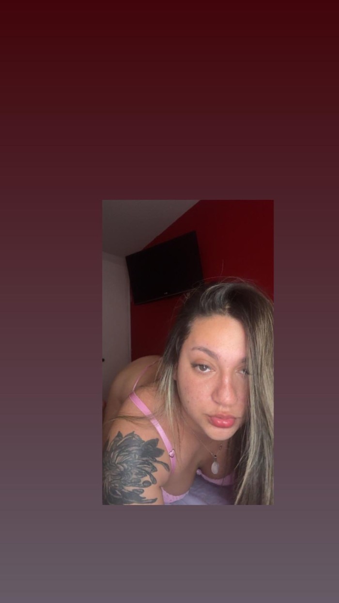 TU NIÑA GUARRA JOVEN RECIÉN LLEGADA AQUÍ EN SALOU