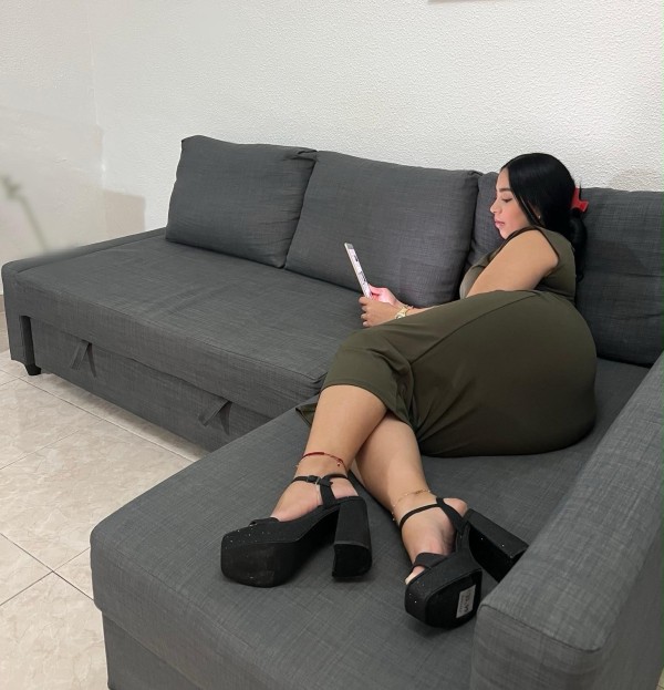 PRECIOSA CHICA QUE TE SACARA NUEVA EN MENORCA