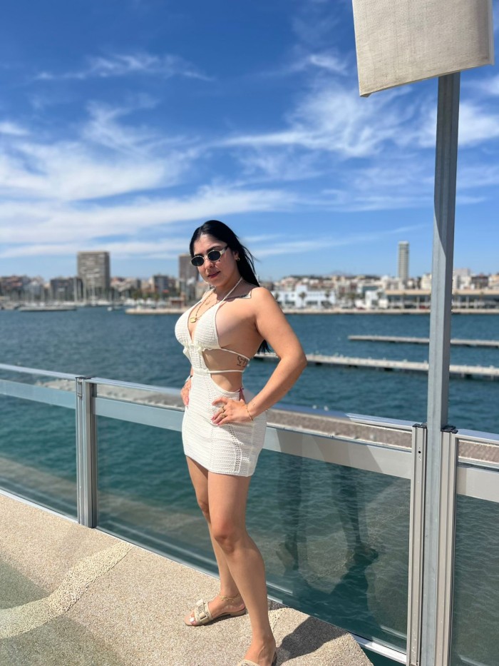 TU CHICA FAVORITA ESTA AQUI