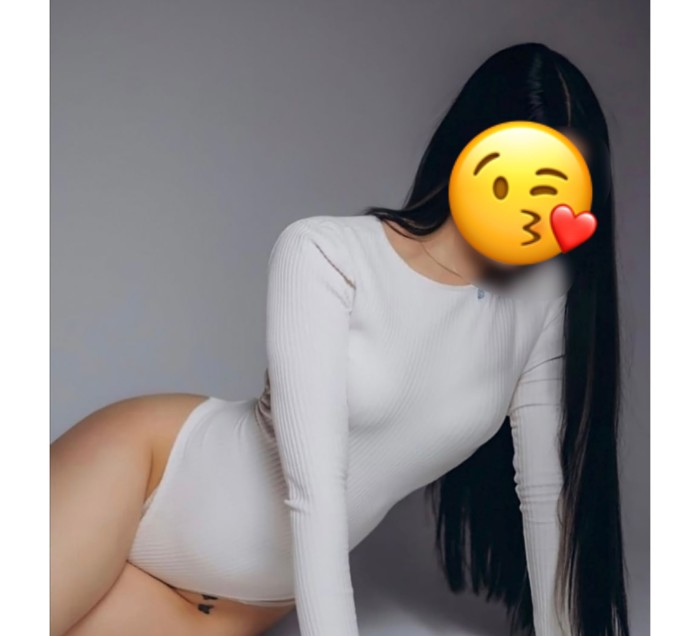 Jovencita muy cachonda y cañera