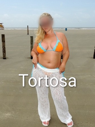 MUJER MADURA RELLENITA DE AMOR