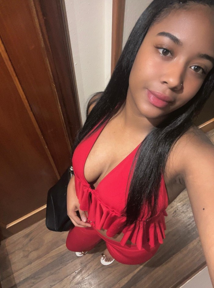 MUJER DESEOSA DE SEXO SIN LIMITES EN LA CAMA