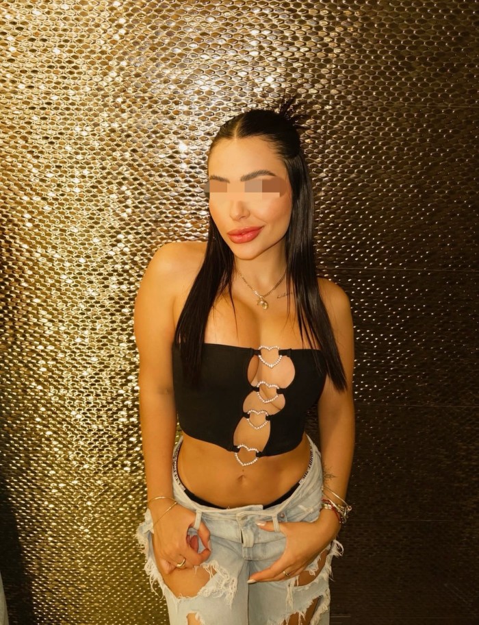 Vanessa extrovertida y ardiente jovencita