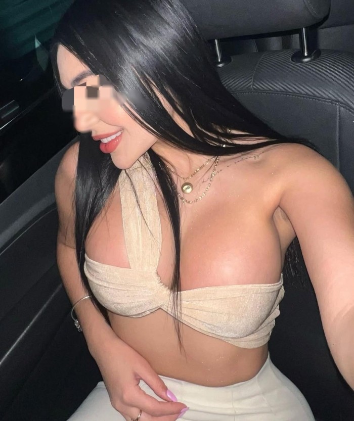 Vanessa extrovertida y ardiente jovencita