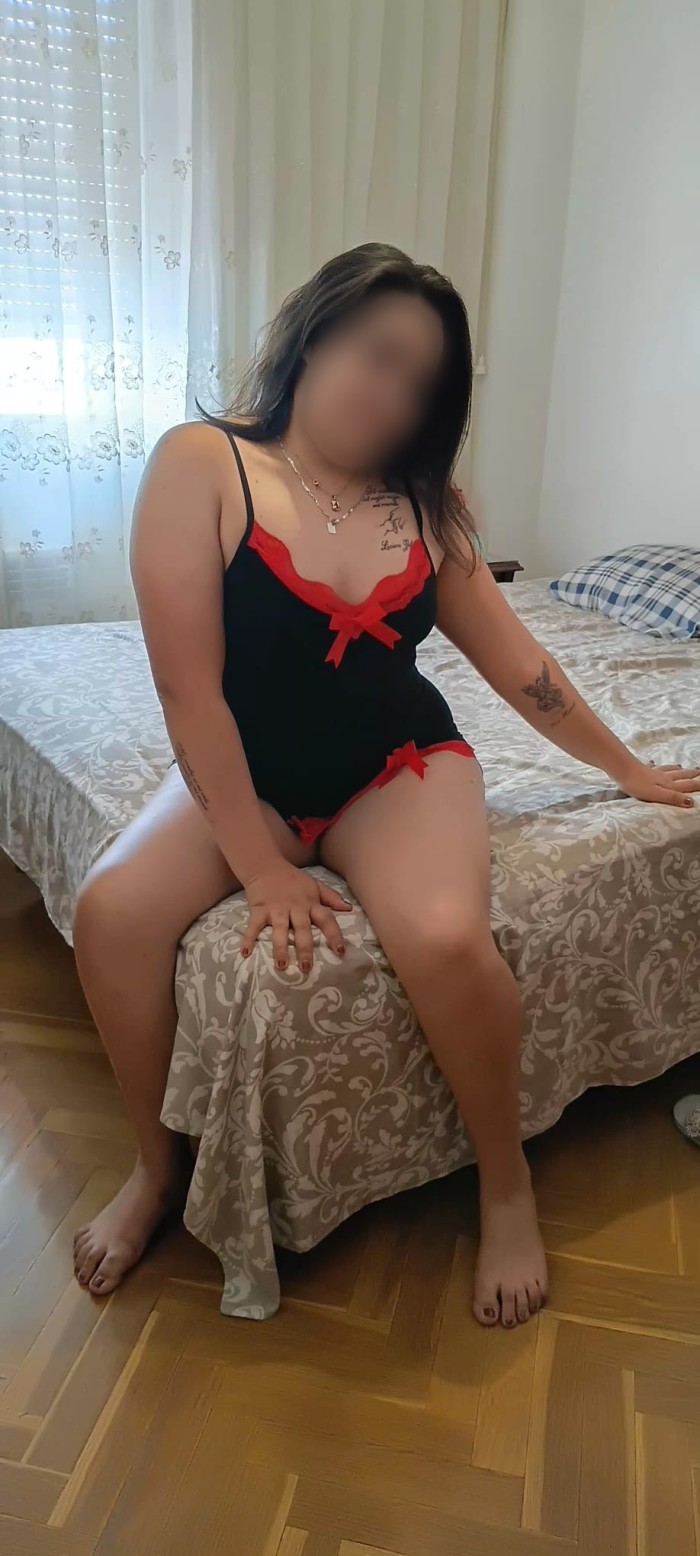 EN PUERTA DE ANGEL MUJER DISPUESTA AL PLACER