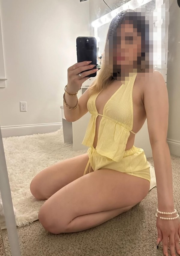 RUBITA JOVEN DELGADITA MUY GUAPA EN NERJA