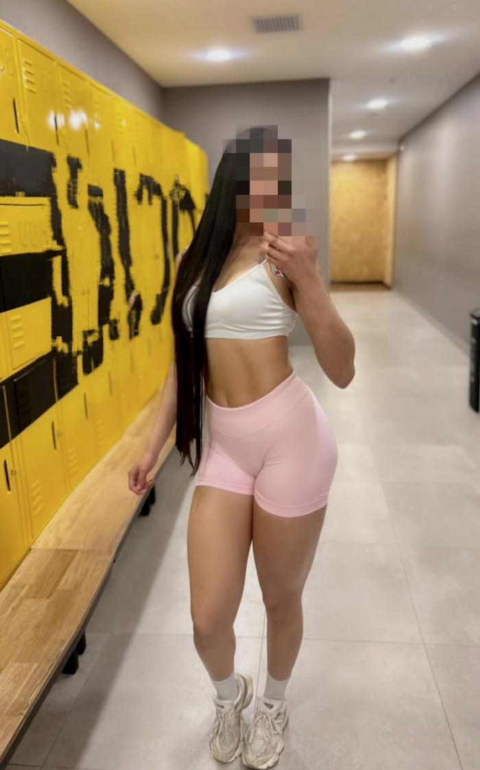 Gandia, dos amigas latinas, oferta especial