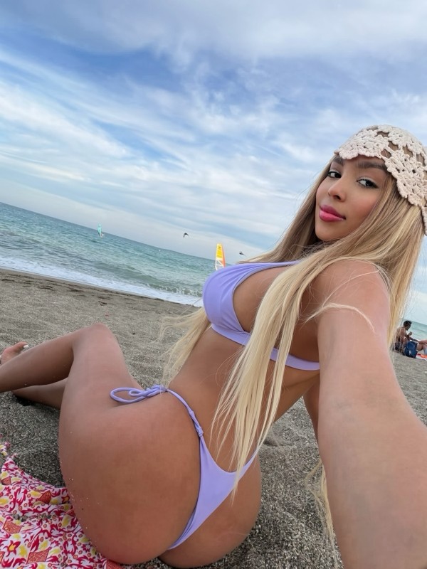 Tu colegiala cachonda de garganta profunda Sexy Vip bella