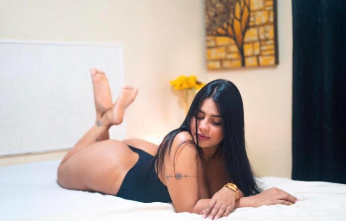 EN ESTEPONA RICA COLOMBIANA MUY SENSUAL