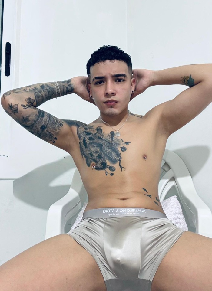 COLOMBIANO PAISA MUY TENTADOR Y COMPLACIENTE