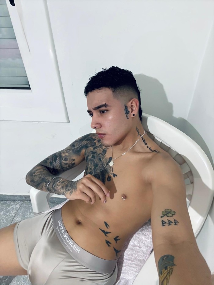 COLOMBIANO PAISA MUY TENTADOR Y COMPLACIENTE