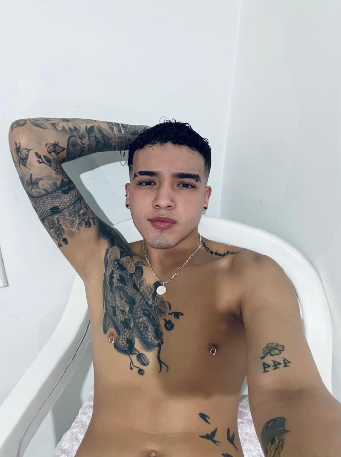 COLOMBIANO PAISA MUY TENTADOR Y COMPLACIENTE