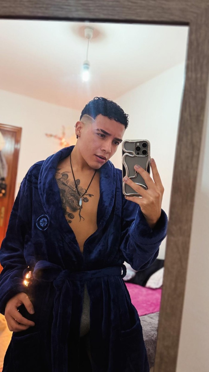 COLOMBIANO PAISA MUY TENTADOR Y COMPLACIENTE