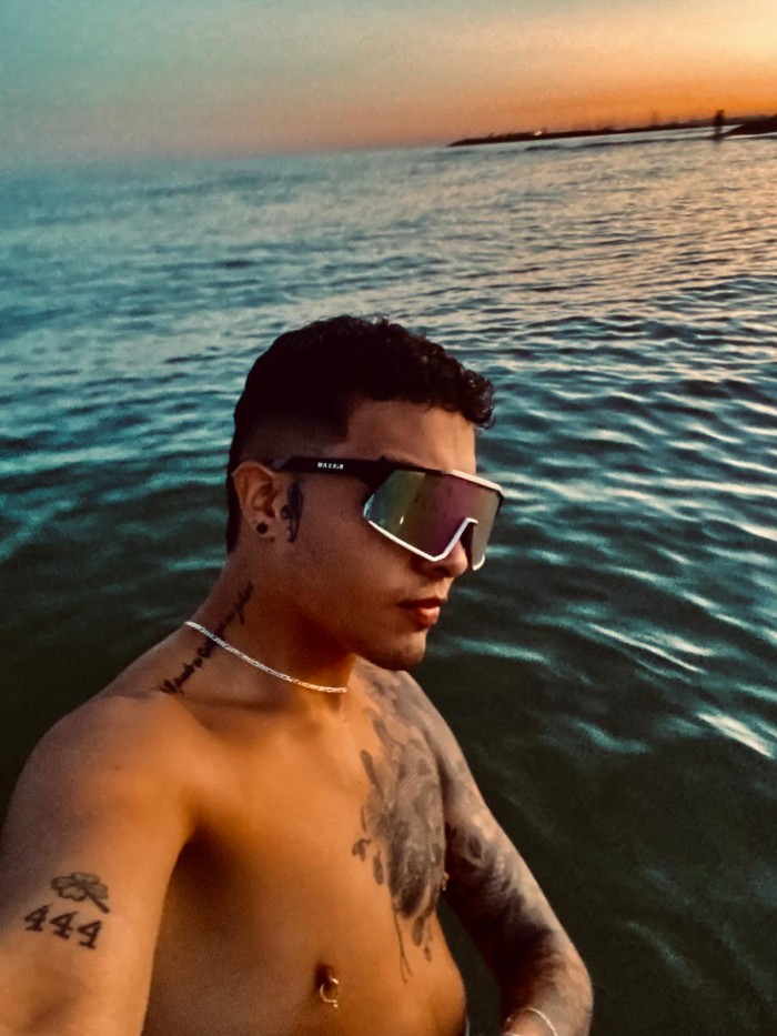 COLOMBIANO PAISA MUY TENTADOR Y COMPLACIENTE