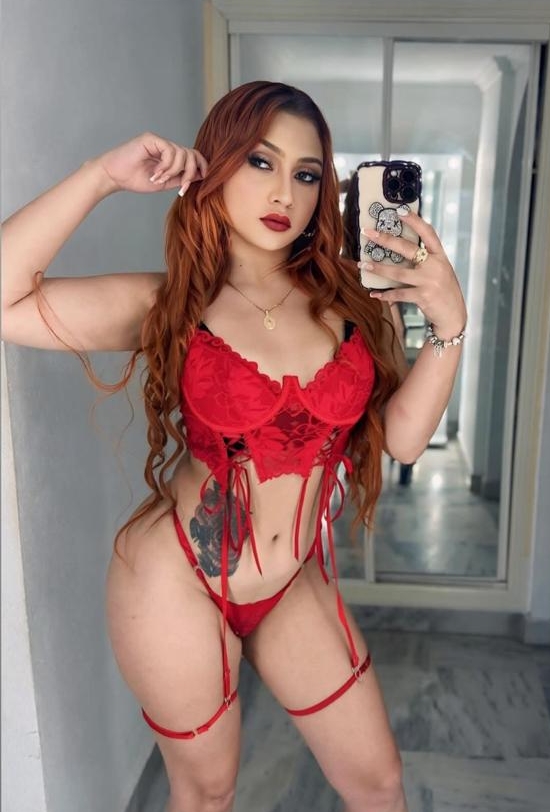 SOFIA TRANS  FIESTERA DOMINANTE HAGO DE TODO* Marbella puerto banus,