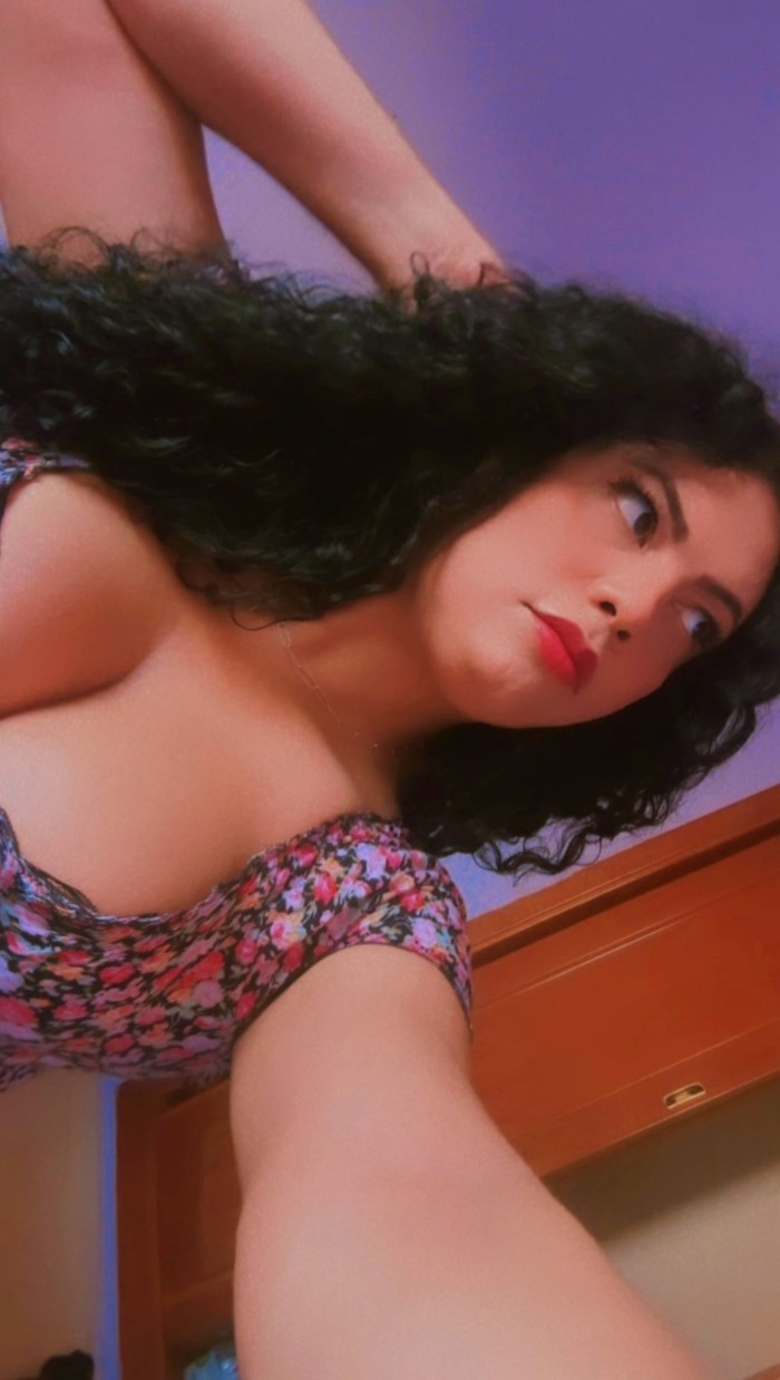 Chica trans cachonda Activa y Pasiva