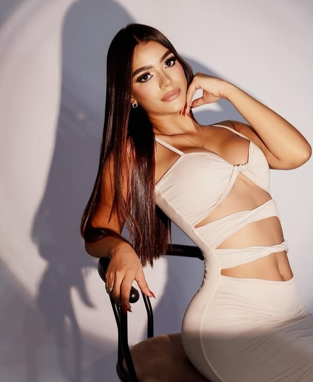 LUNA JOVEN EDUCADA SOLO PARA CABALLEROS