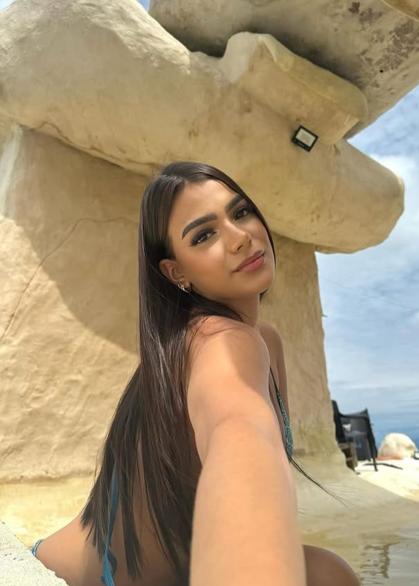 LUNA JOVEN EDUCADA SOLO PARA CABALLEROS