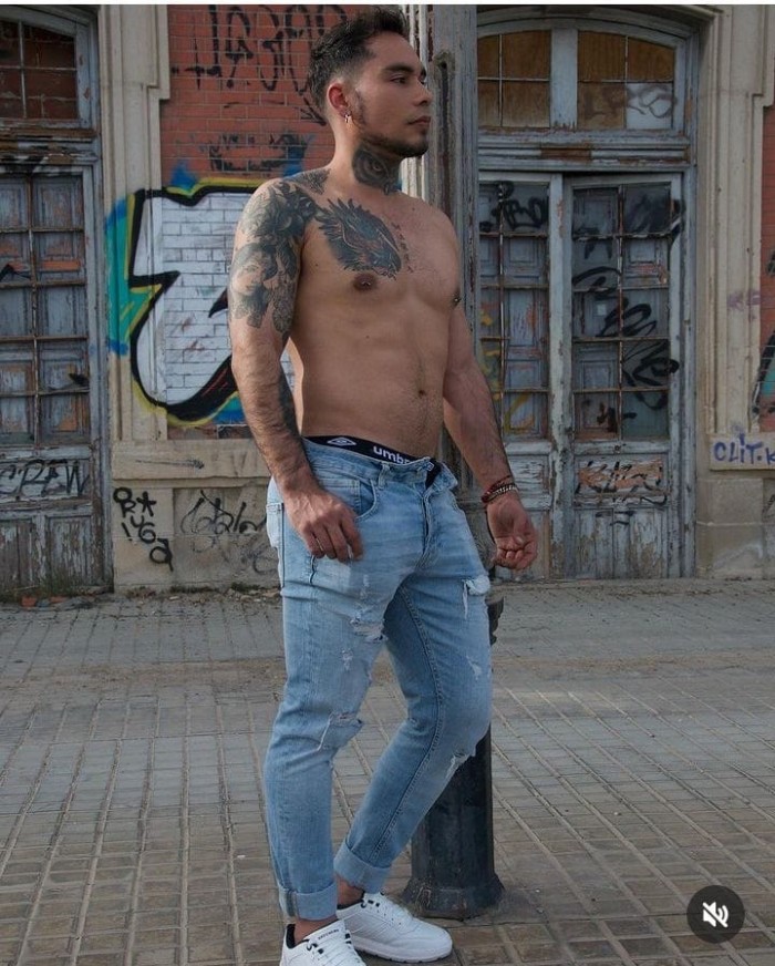 Chaval majo guapote serio cachondo fiestero