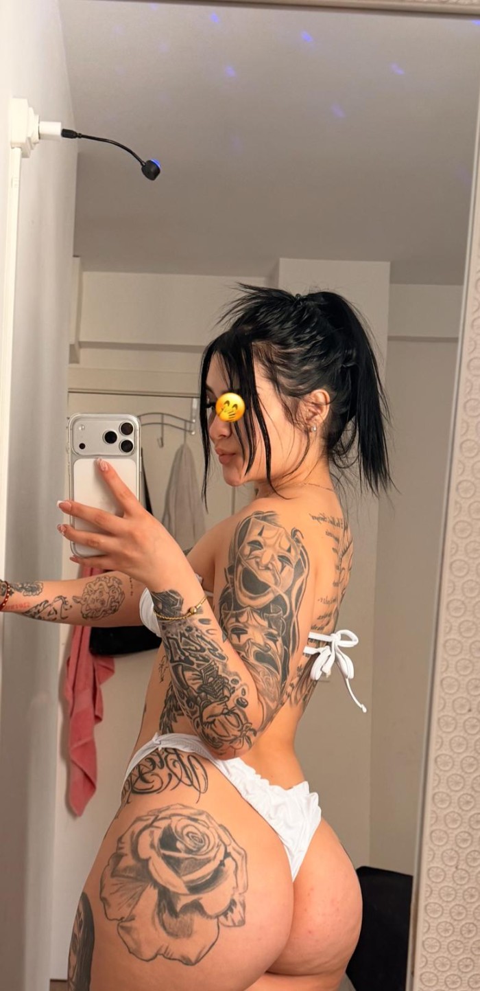 ARIANA FIESTERA DIVERTIDA Y MUY CALIENTE
