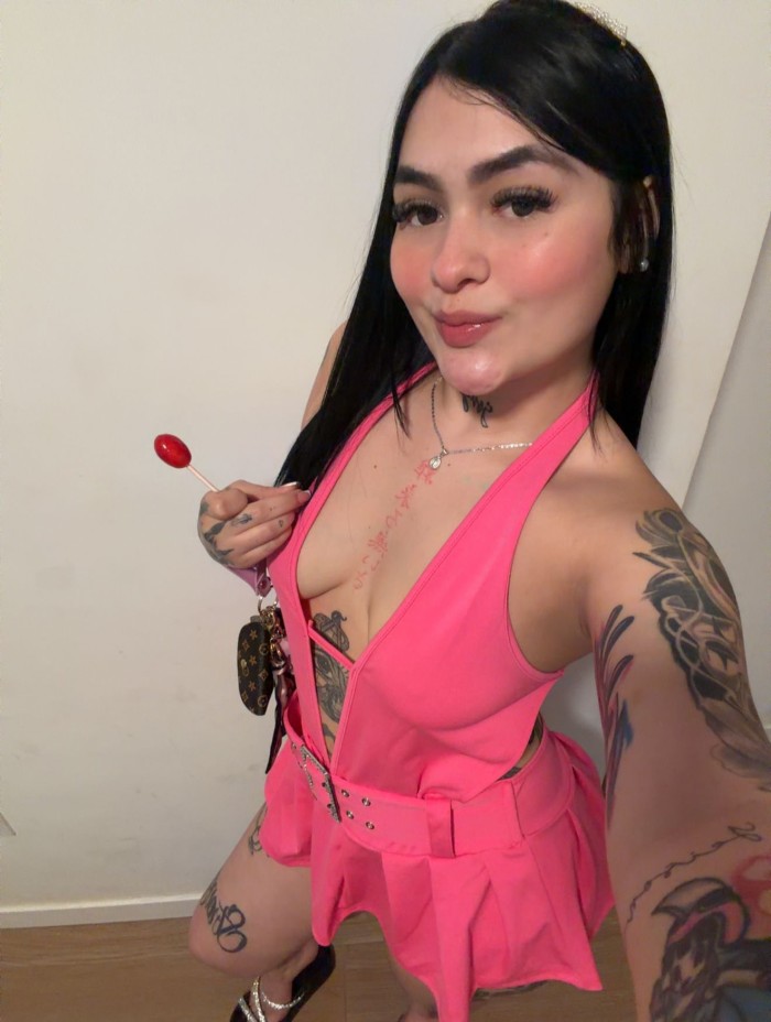 ARIANA FIESTERA DIVERTIDA Y MUY CALIENTE
