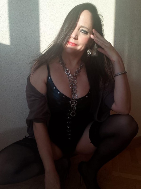 ESTOY QUE ARDOOOOOO FIESTA, MOEBO