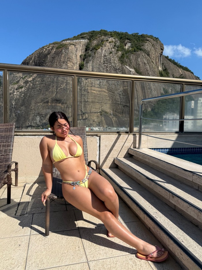 HILARY FIESTERA 24 HORA CACHONDA Y SIN LIMITES