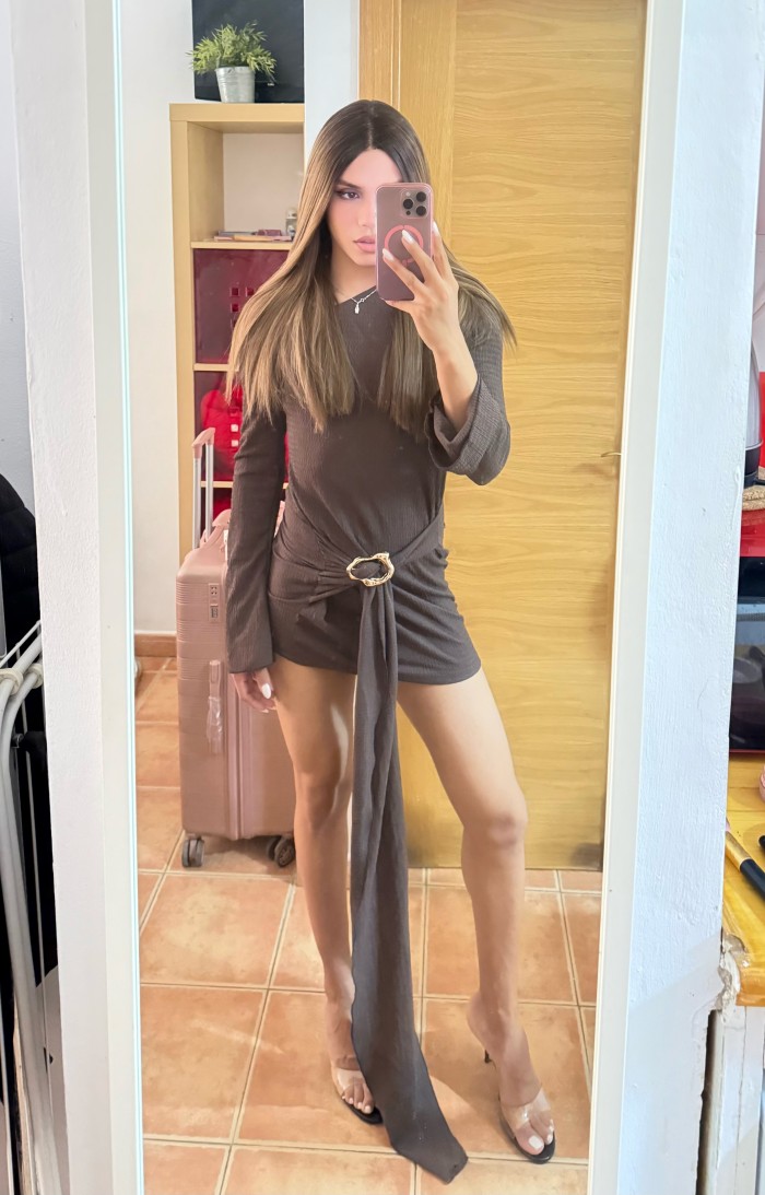 COLOMBIANA-ESTRECHA- FIESTERA A TOPE-CACHONDA
