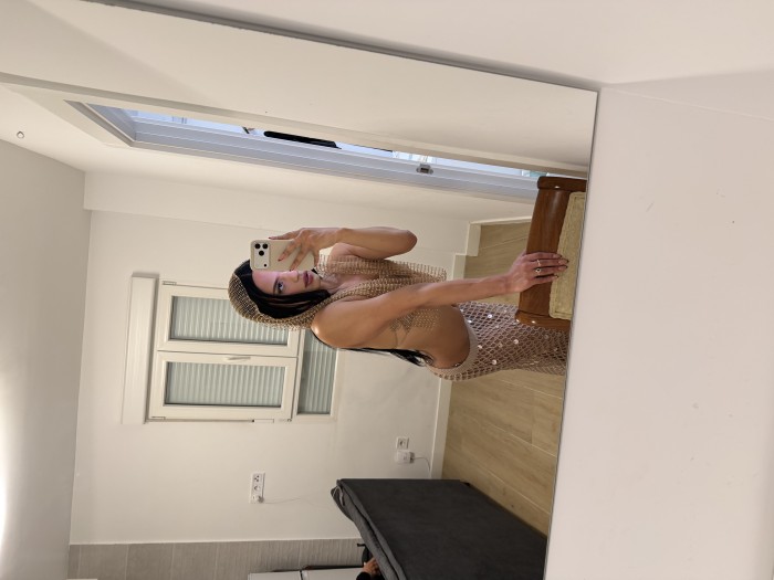 MORENITA LATINA-SEXY Y DELICADA-PASIVA AGUANTADORA-TRAGA POLLAS-MAMADORA
